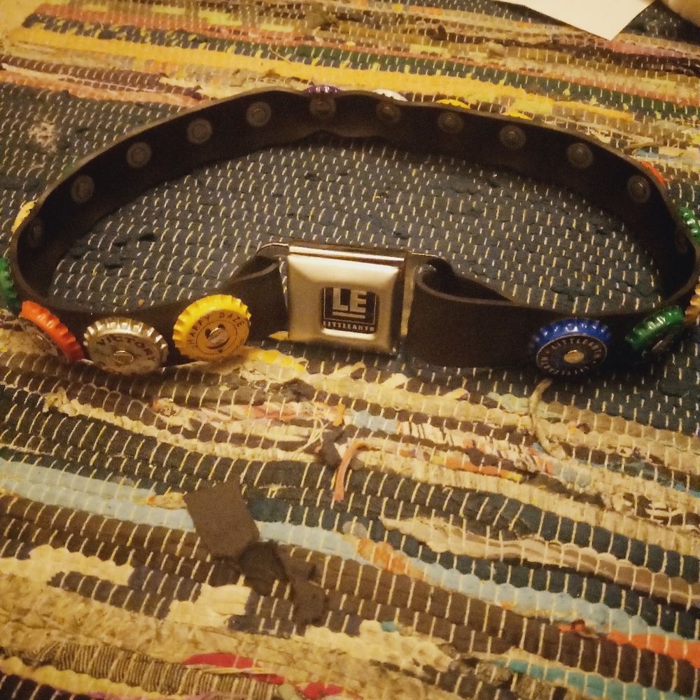 Small vintage vuckle belt with bottle vaps
